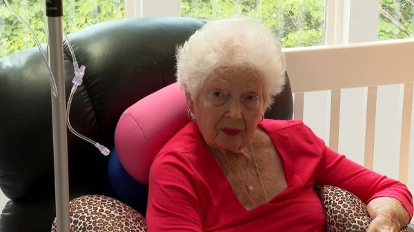 88-year-old Sue Fleming, a victim of listeria food poiso<em></em>ning from Boar's Head deli meats, sitting at her home in High Ridge, Mo.