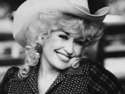 Dolly Parton posing for pictures