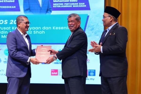 Mat Sabu accepts food security resolution submitted by UPM vice-chancellor 